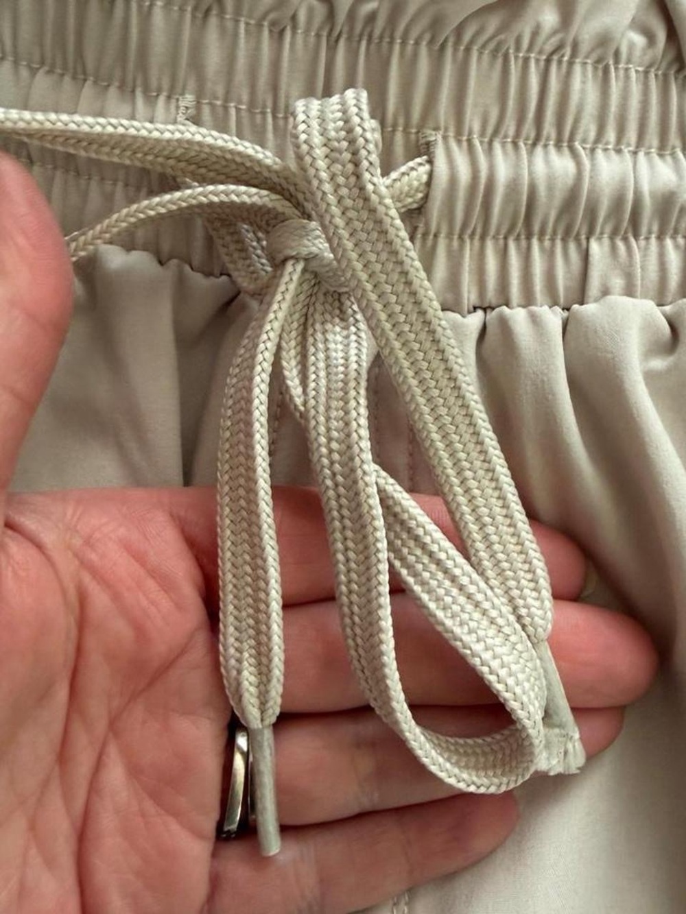 Abercrombie & Fitch Cream Tan Khaki Paper-Bag Ruffled Waist Lightweight Joggers - Picture 6 of 8